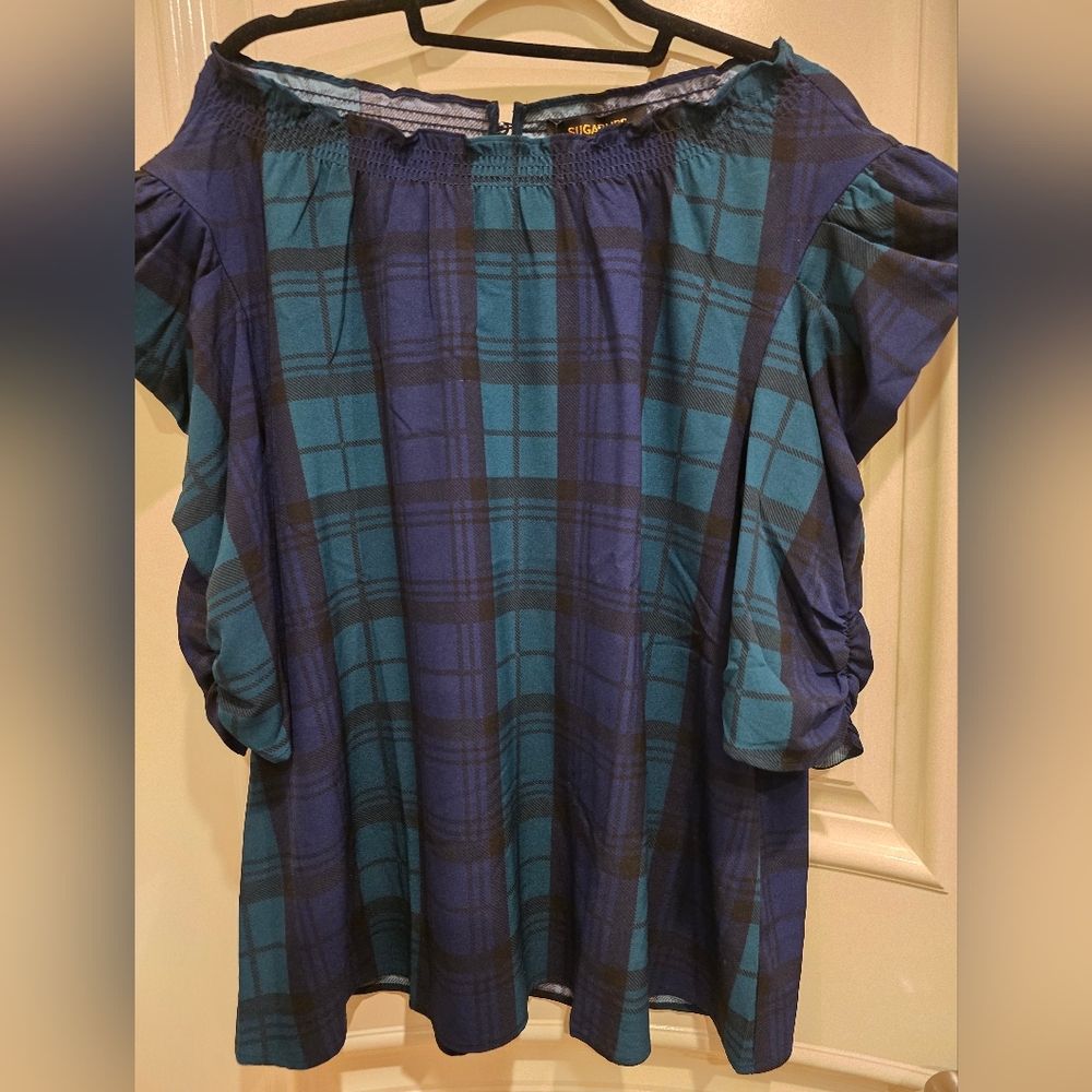 AVARA NWT BLACK WATCH PLAID TOP